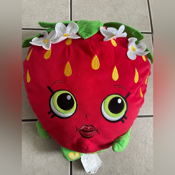 Shopkins strawberry kiss plush - Picture 1 of 3
